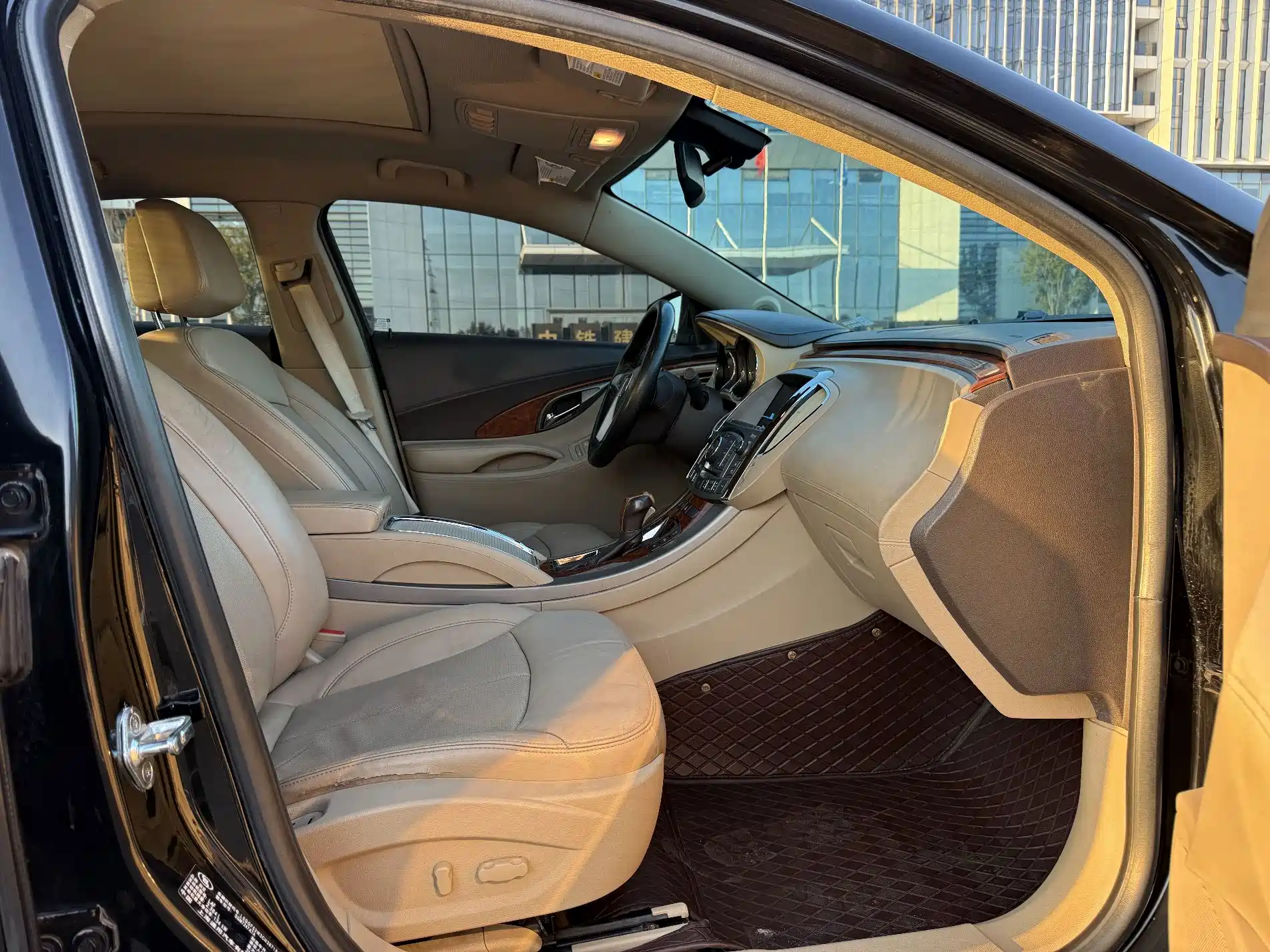 Photo 15 - Buick LaCrosse