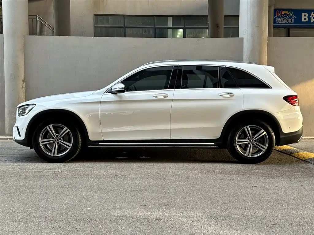 MERCEDES-BENZ GLC