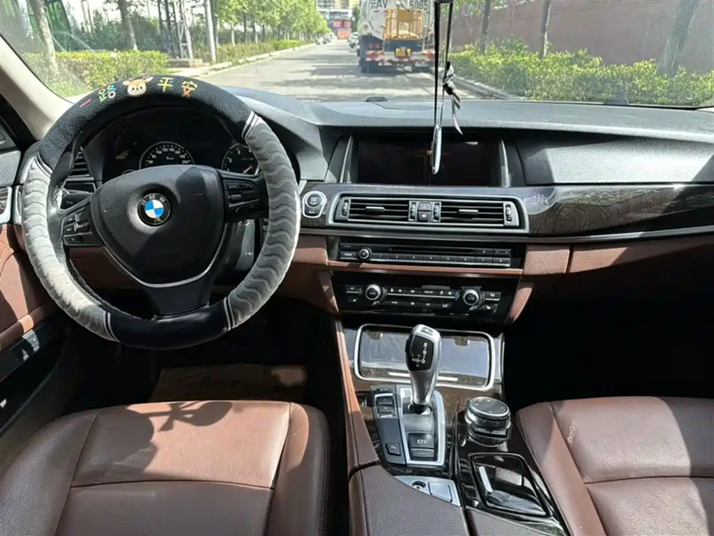 Photo 23 - BMW 5 Series