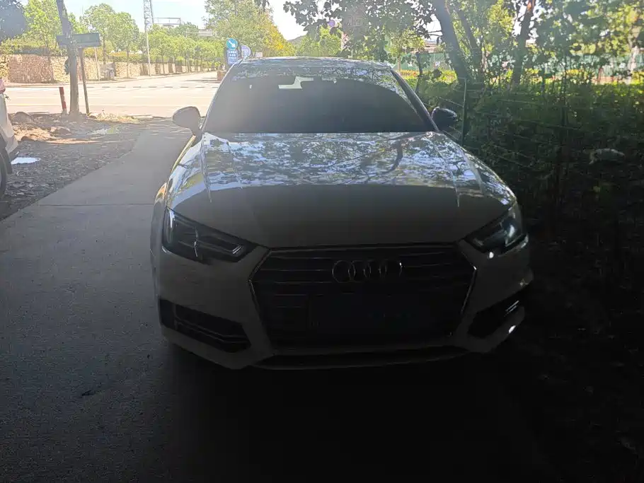 Photo 2 - Audi A4L