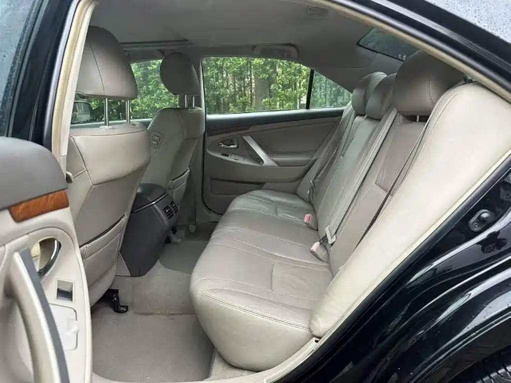 Фото 8 - Toyota Camry