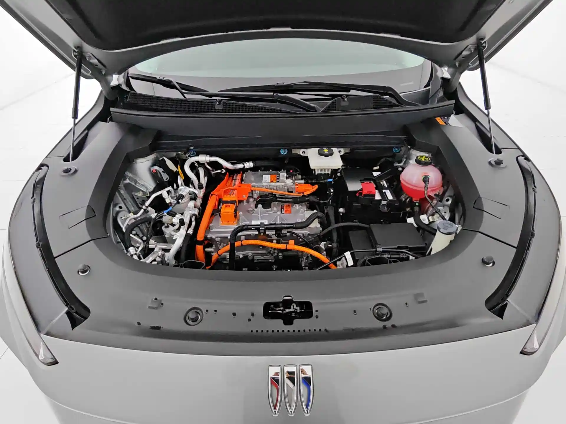 Photo 15 - Buick E5