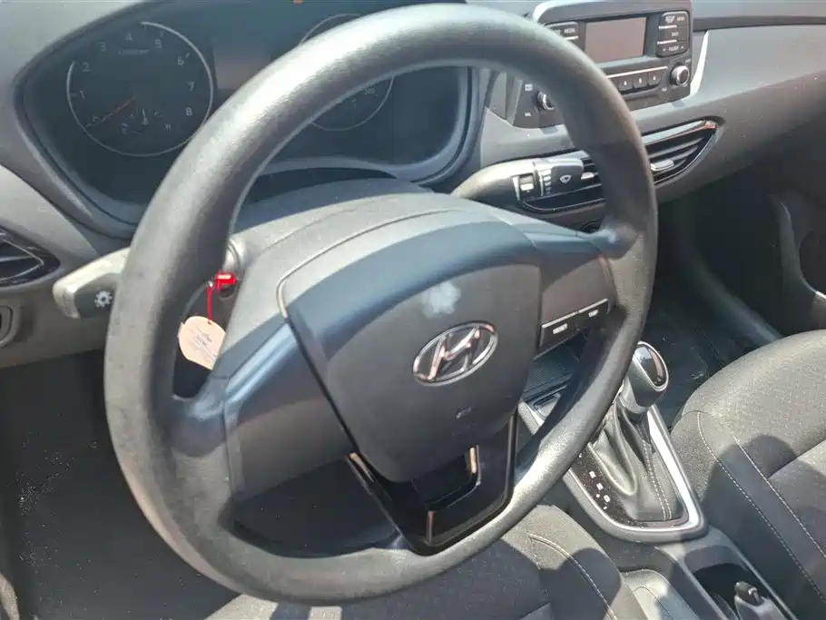 Hyundai Elantra 2020 1.6L Auto GL Pleasing Edition фото 15