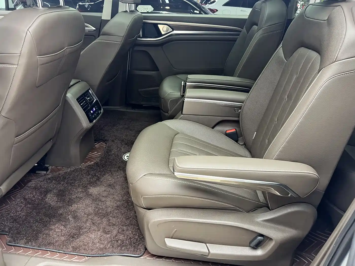 Volkswagen Viloran 2020 330TSI Luxury Edition фото 14