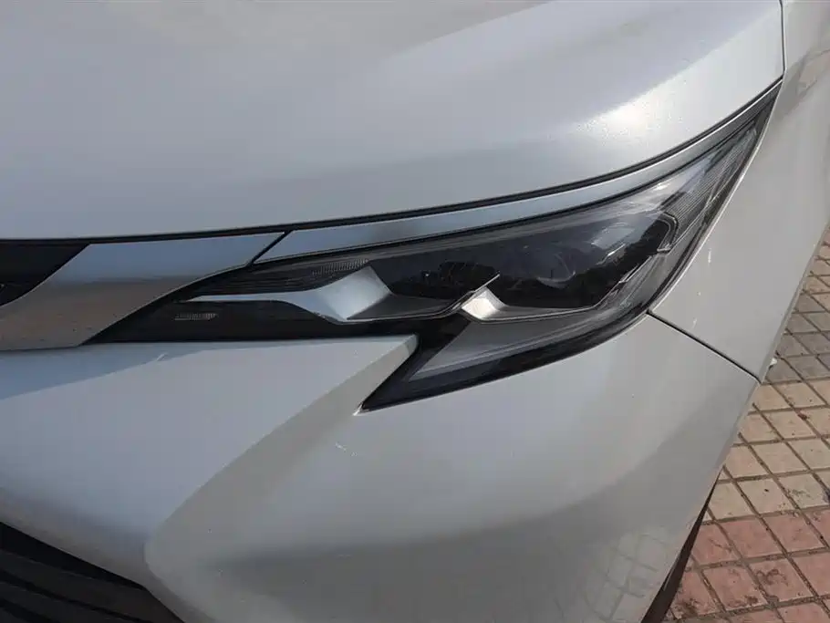 Toyota Sienna 2024 2.5L Hybrid AWD Luxury Edition фото 5