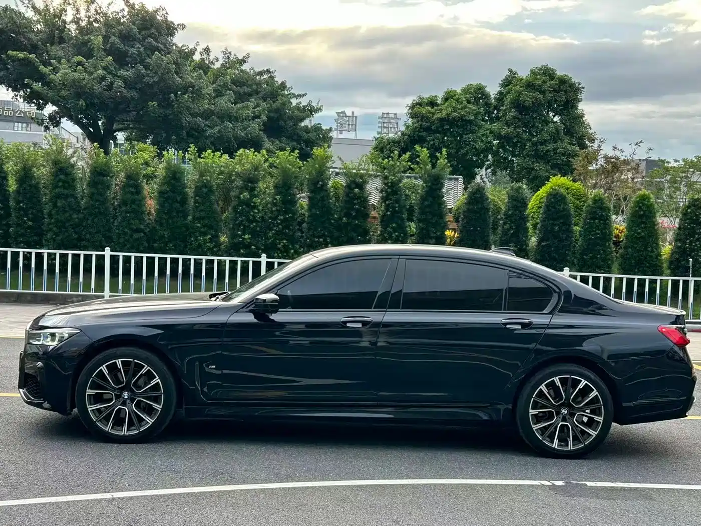 صورة 2 - BMW 7 Series