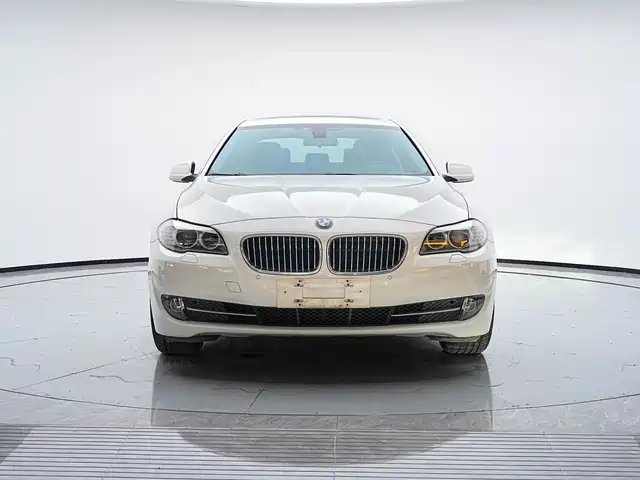 BMW 5 Series 2013 525Li Leadership — фото 2