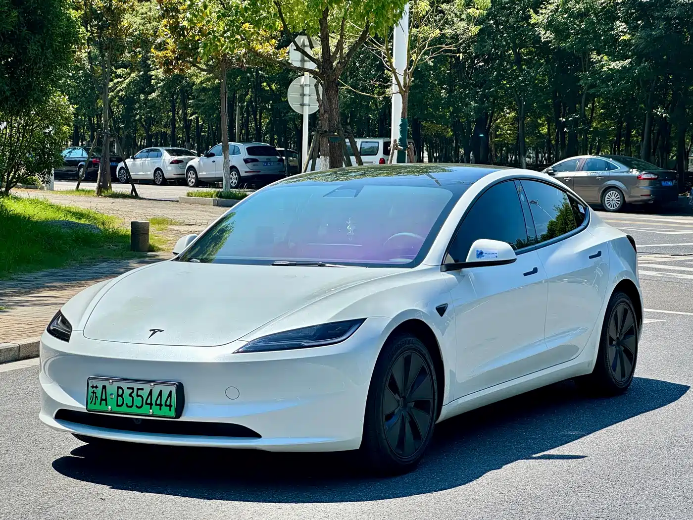 Tesla Model 3 2026 2025 Model Year Facelift Rear-Wheel Drive