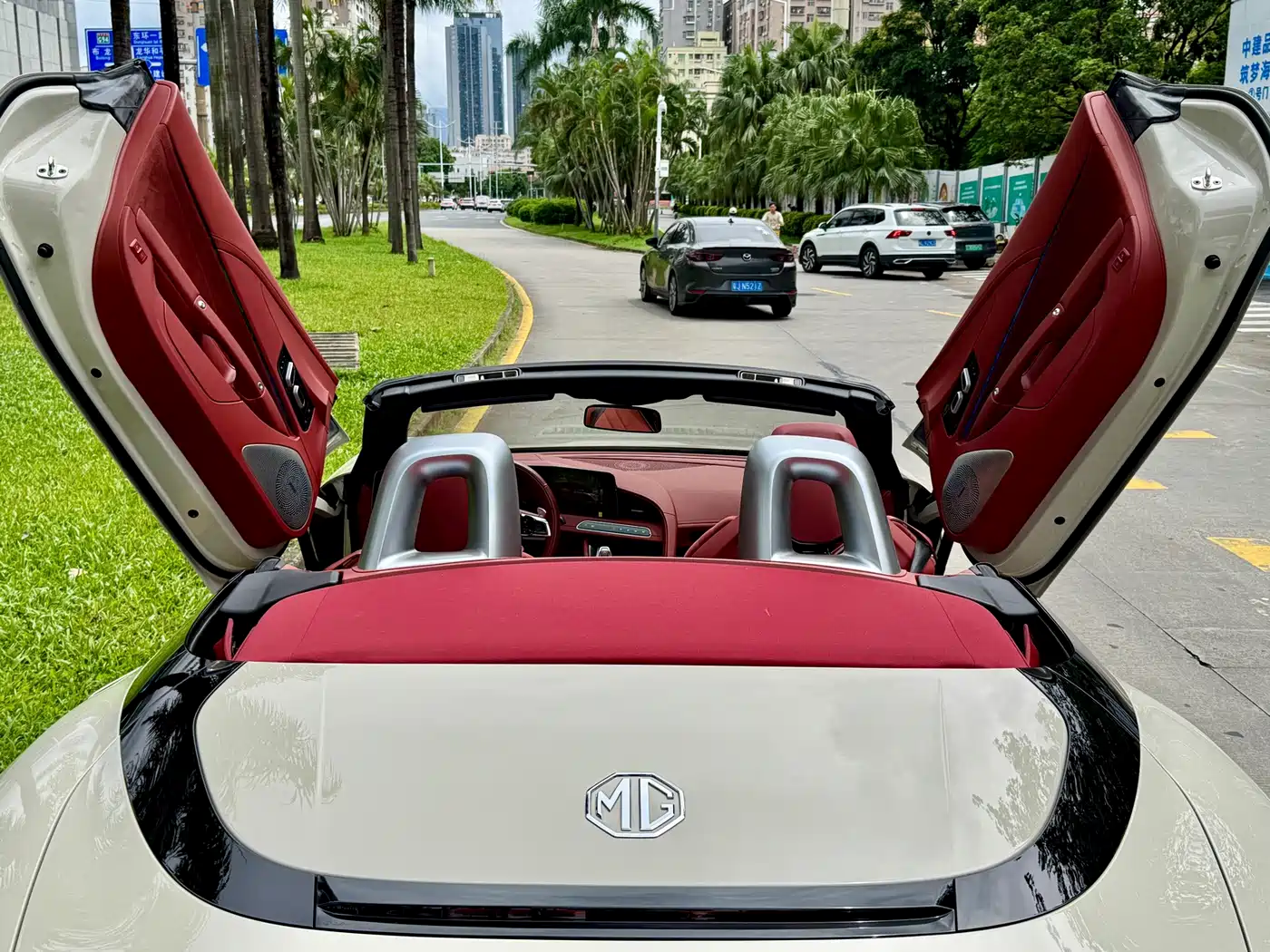 MG Cyberster 2024 2024 520km Legend AWD Red Canopy Edition