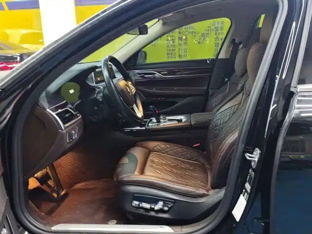 BMW 7 Series 2021 Model 740Li Premium Luxury Package — фото 4