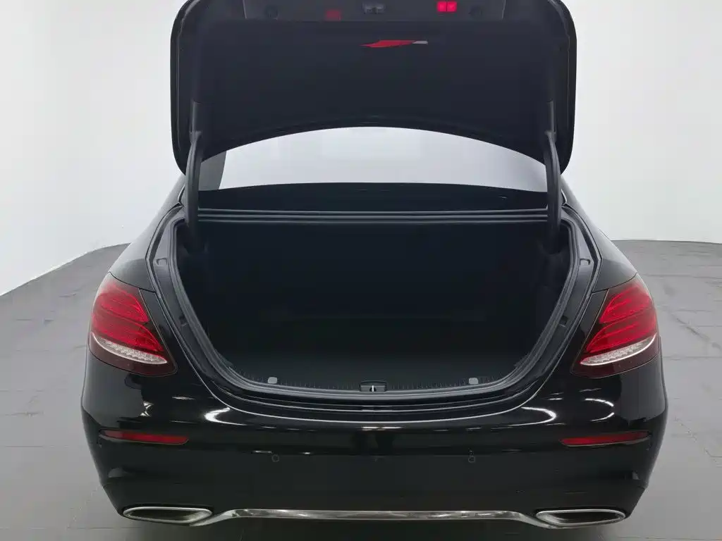 Mercedes-Benz E-Class, миниатюра 16