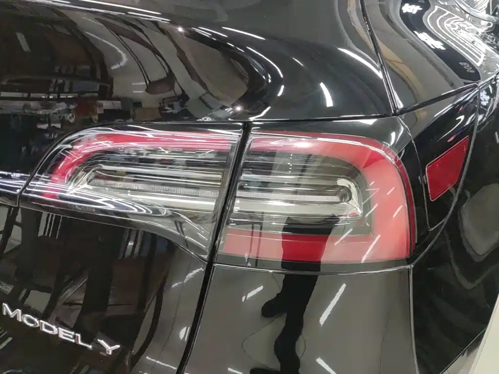 Photo 8 - Tesla Model Y