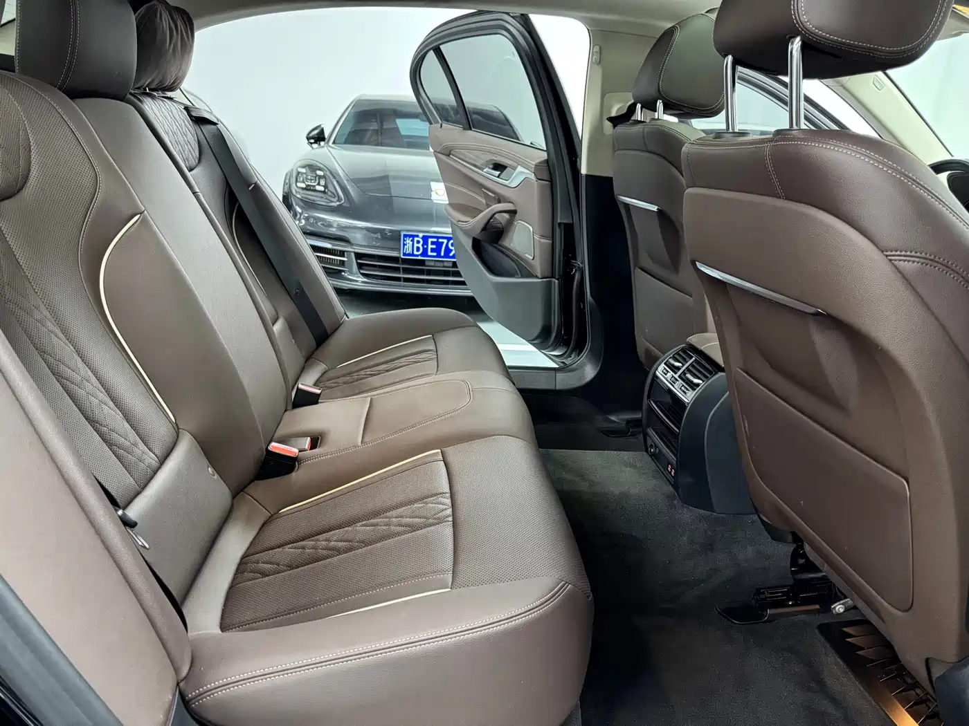 BMW 5 Series 2023 530Li Leading Luxury Package фото 13