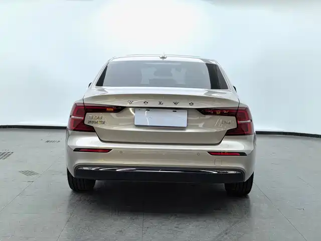 Volvo S60 2023 B4 Smart Comfort Luxury Edition — фото 5