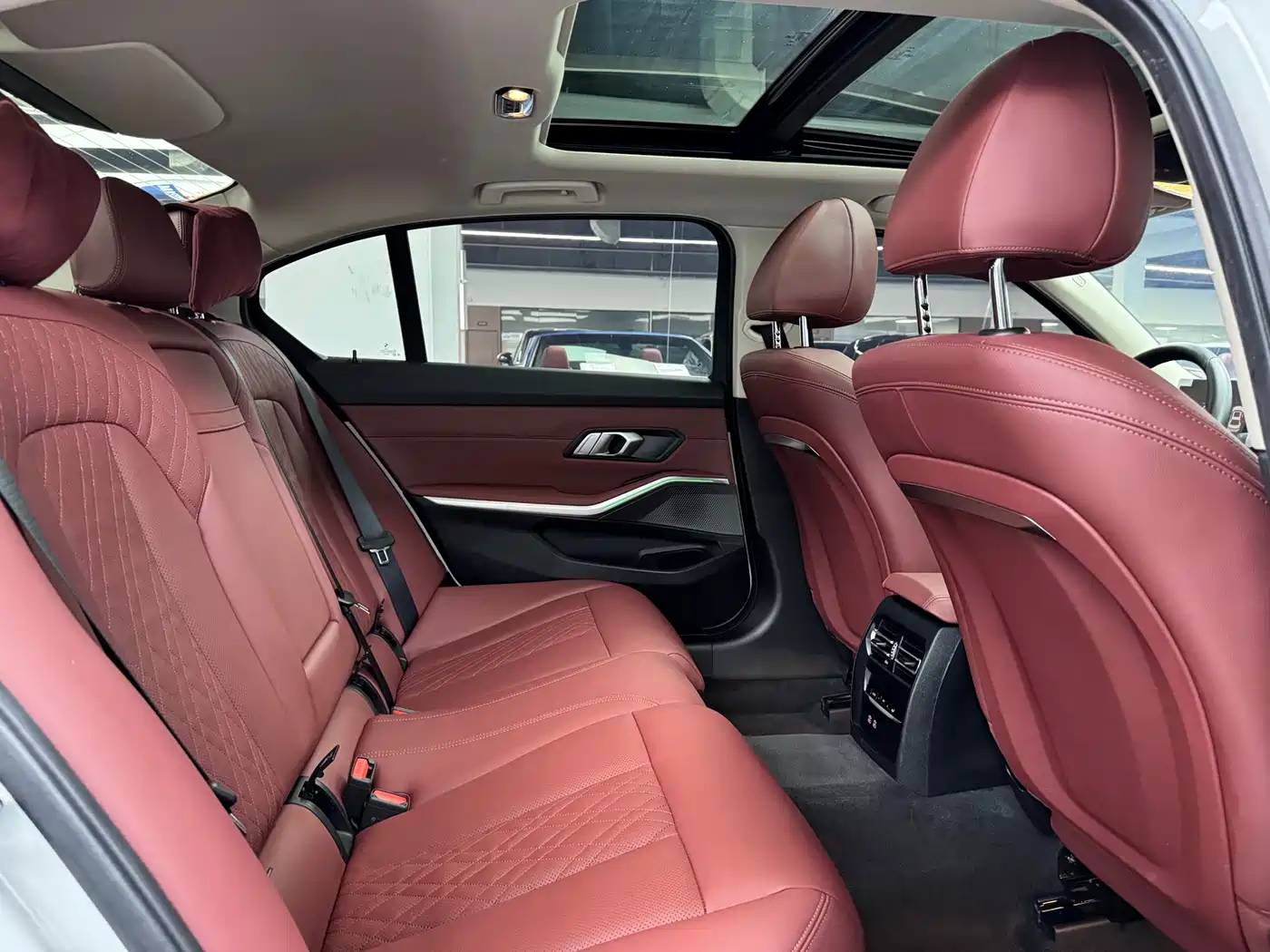 BMW 3 Series 2024 325Li M Sport Package фото 14