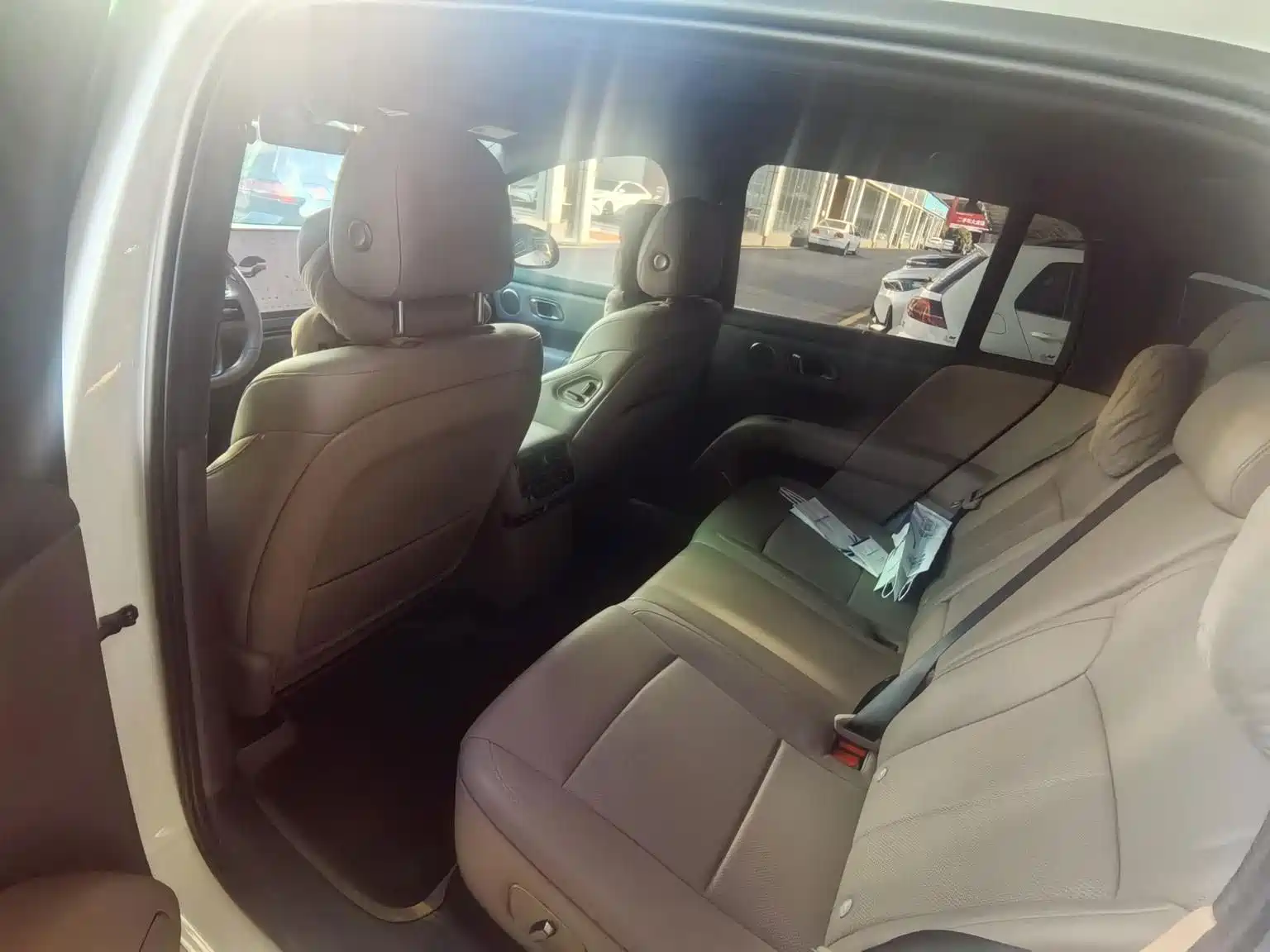 Фото 9 - Li Auto i6
