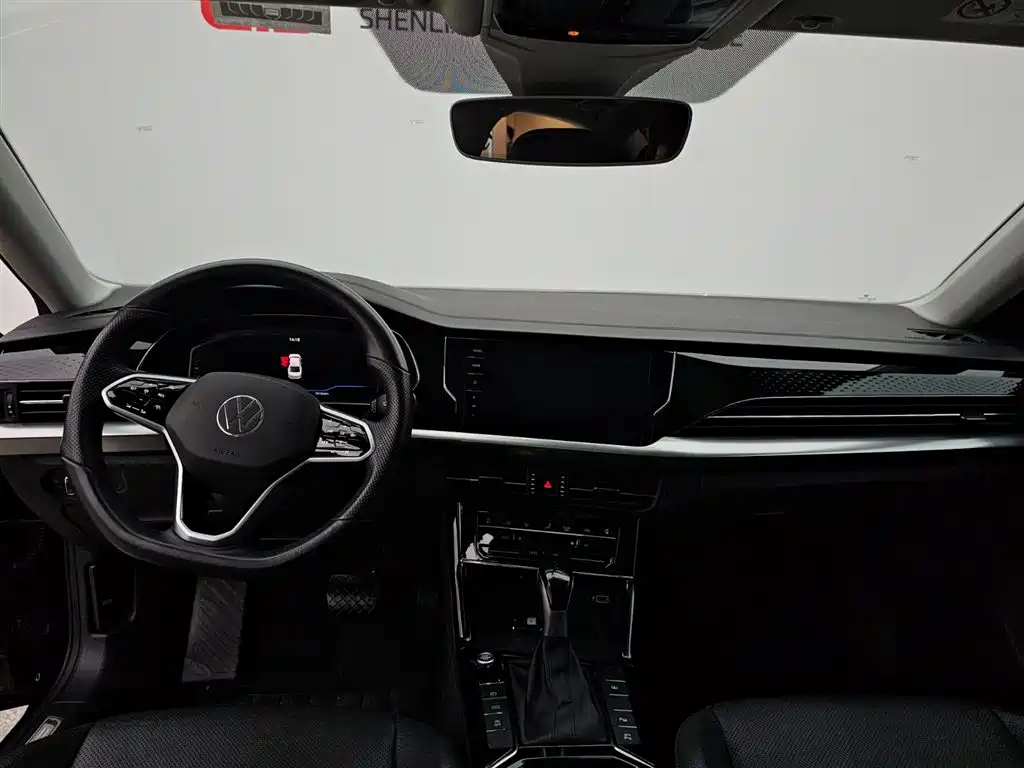 Volkswagen Passat 2022 330TSI Premium Edition фото 11