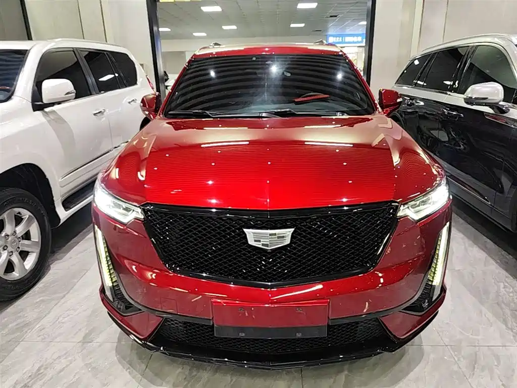 CADILLAC XT6