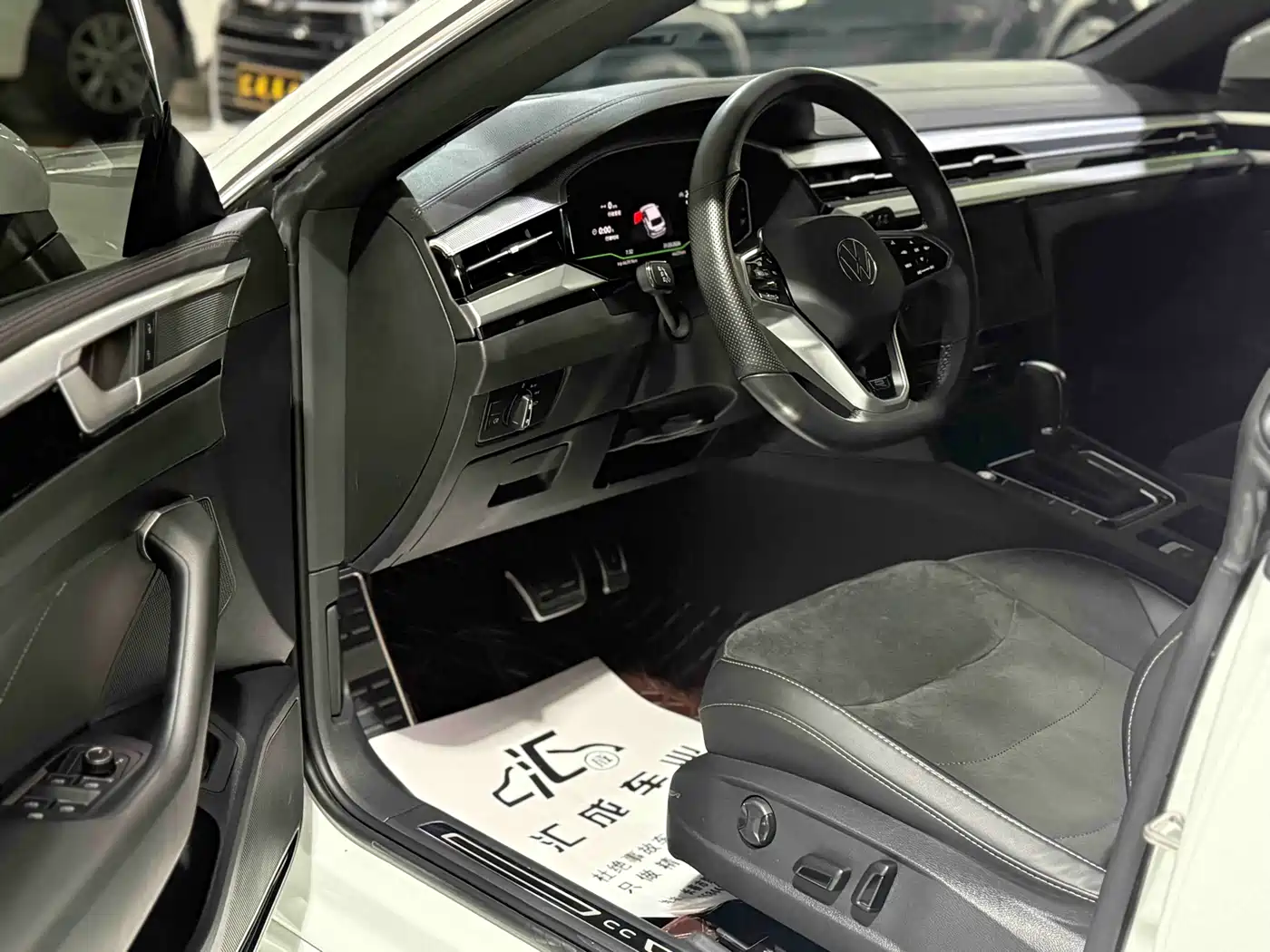 Volkswagen FAW-Volkswagen CC 2023 330TSI Dazzle Edition фото 4