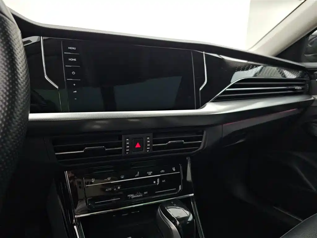 Volkswagen Passat 2022 330TSI Premium Edition фото 8