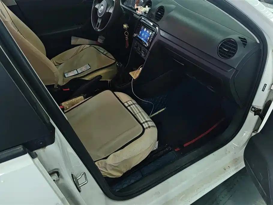 Volkswagen Jetta 2015 Quality Edition 1.4L Manual Fashion фото 8