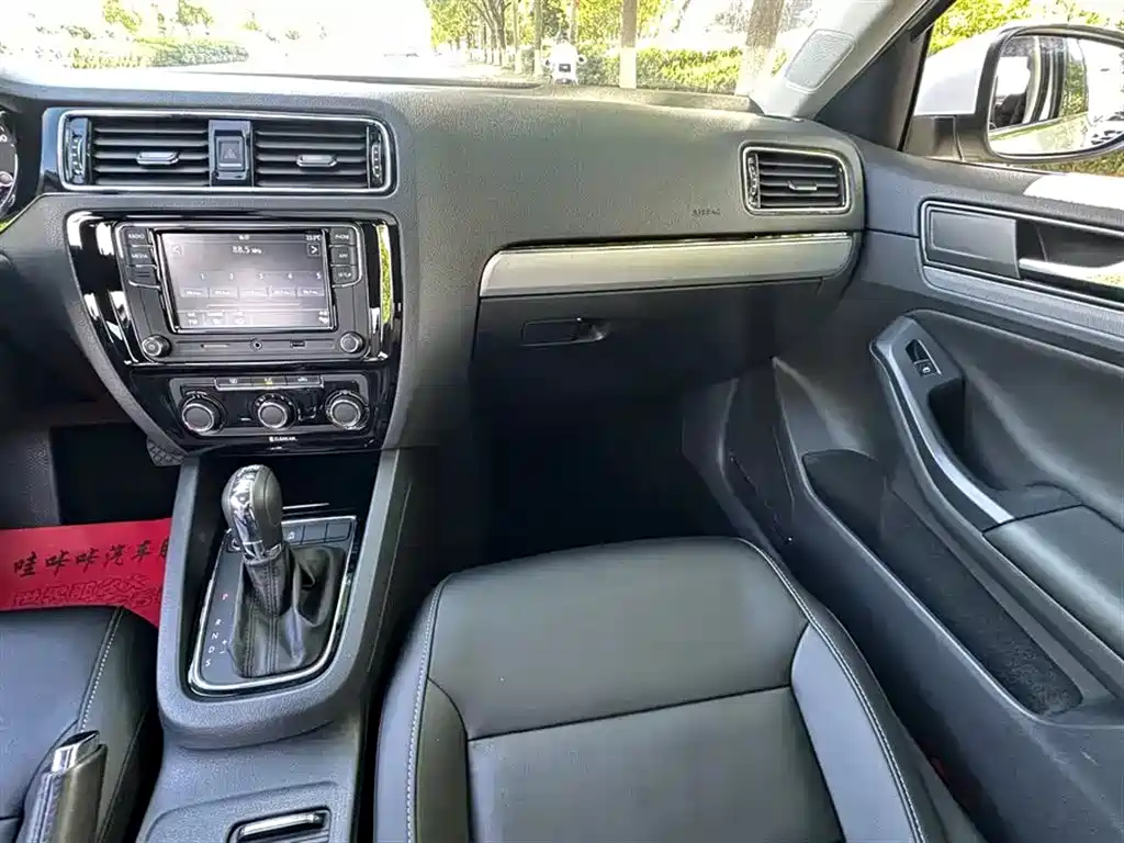 Volkswagen Sagitar 2018 1.6L Automatic Comfort фото 5