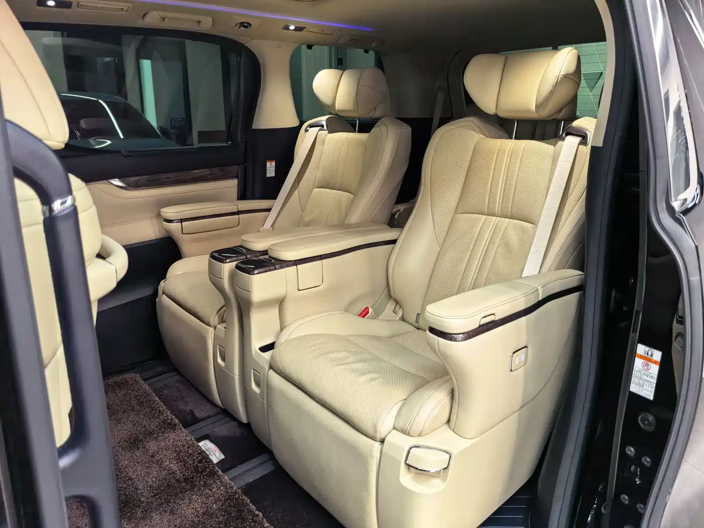 Toyota Alphard 2021 Hybrid 2.5L Premium фото 7