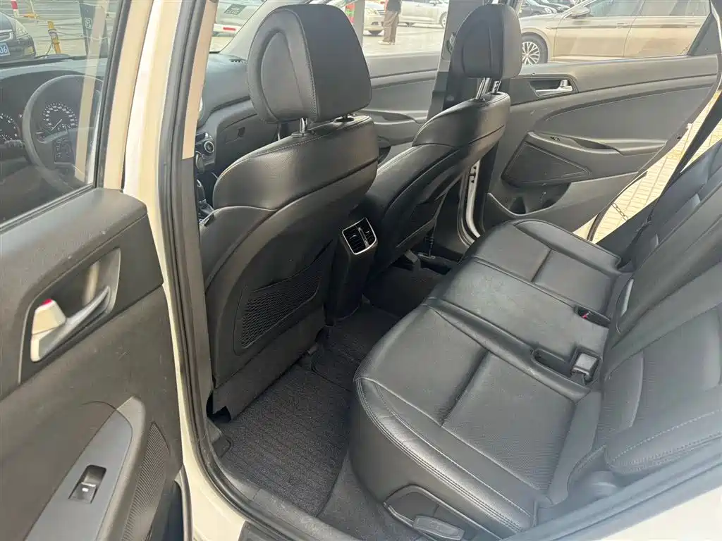 Hyundai Tucson 2015 1.6T Dual Clutch 2WD Smart фото 6