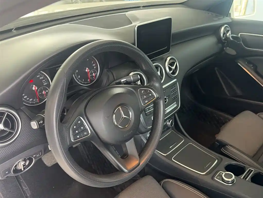 Mercedes-Benz A-Class (Import) 2017 Facelift A 180 фото 13