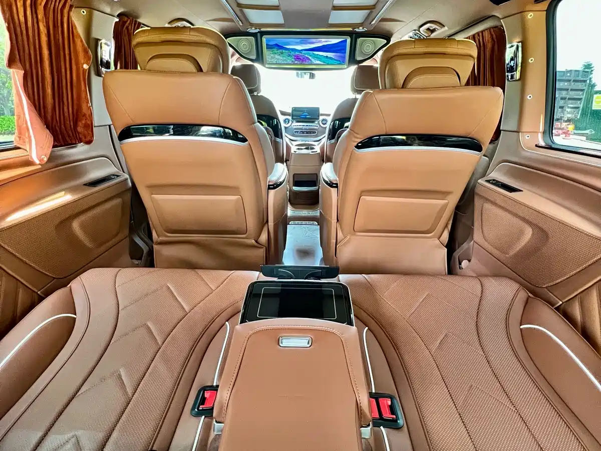 Mercedes-Benz Vito 2023 2.0T Elite 7-Seater фото 14