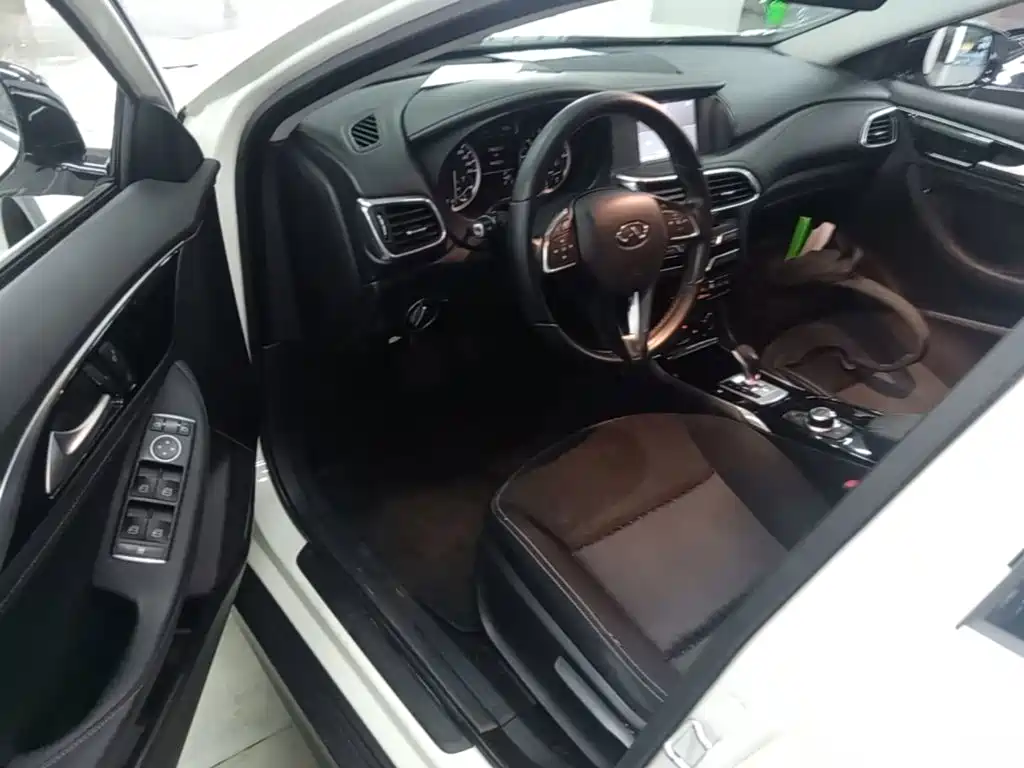 Infiniti QX30 2017 2017 Model 2.0T 4WD Fashion
