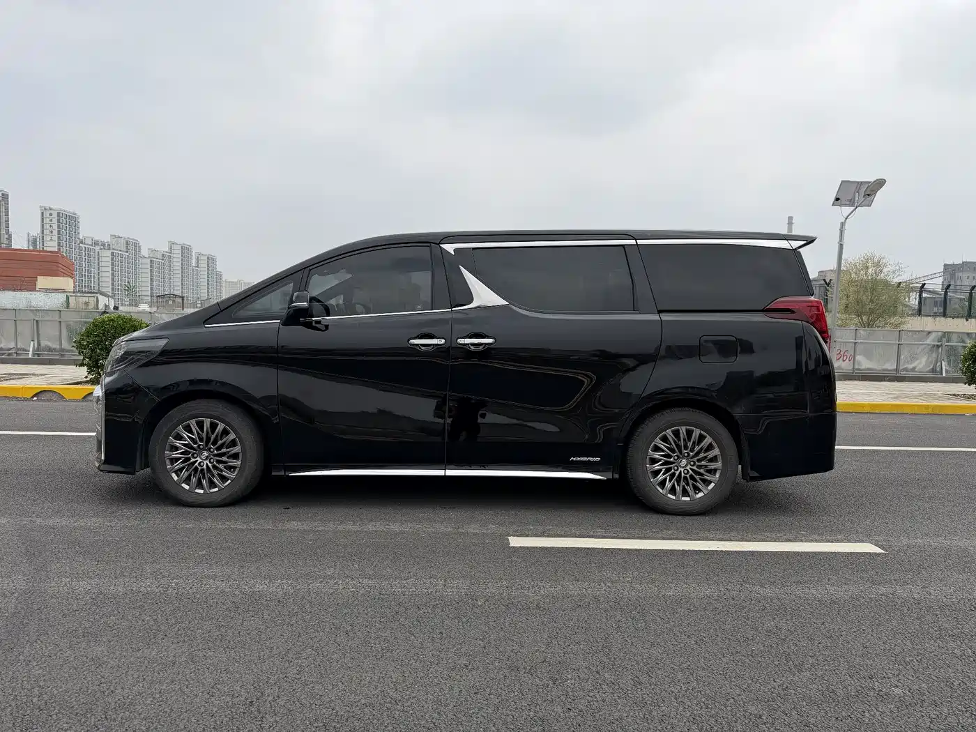 Toyota Vellfire 2019 Hybrid 2.5L HV Premium Edition фото 4