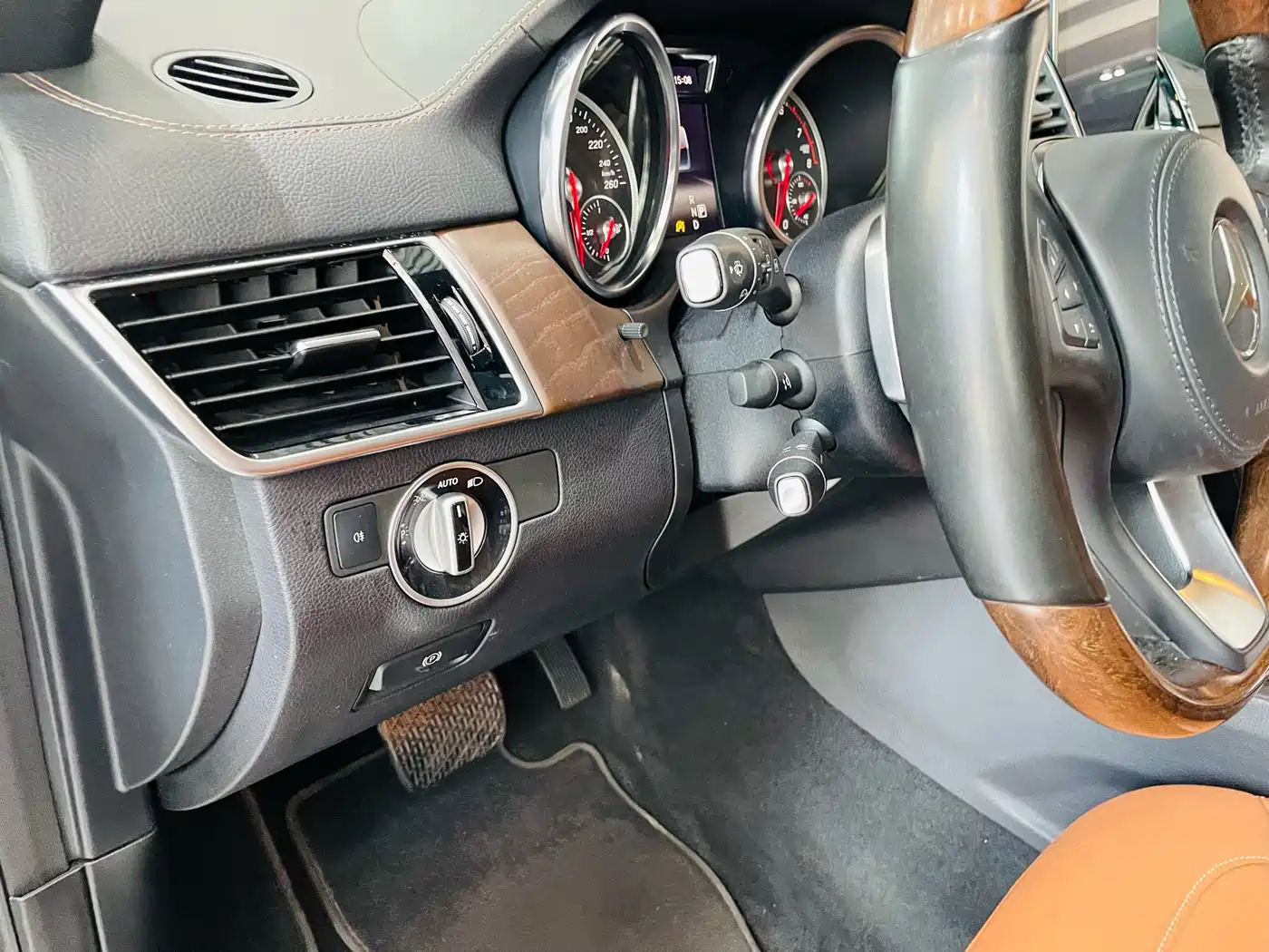 Mercedes-Benz GLS 2016 GLS 400 4MATIC Luxury фото 13