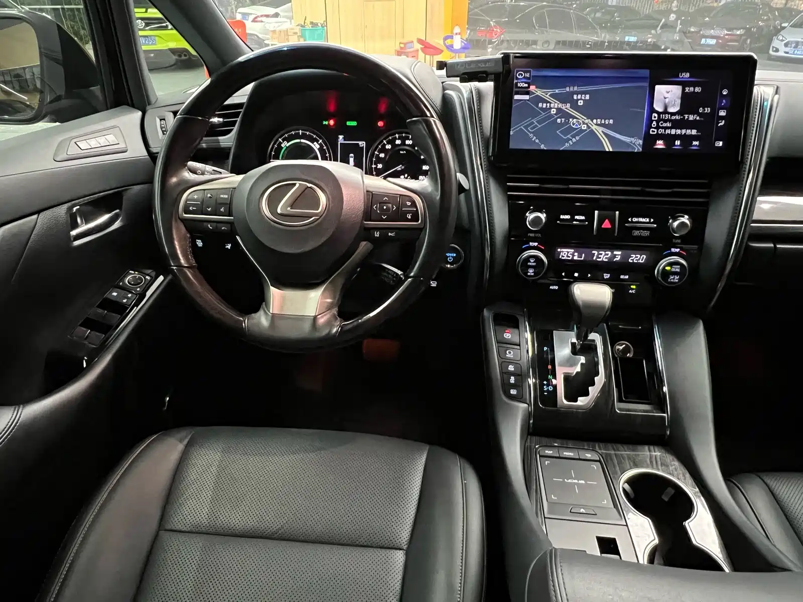 صورة 29 - Lexus LM