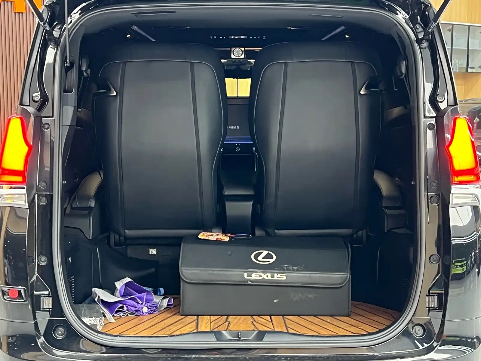 صورة 33 - Lexus LM