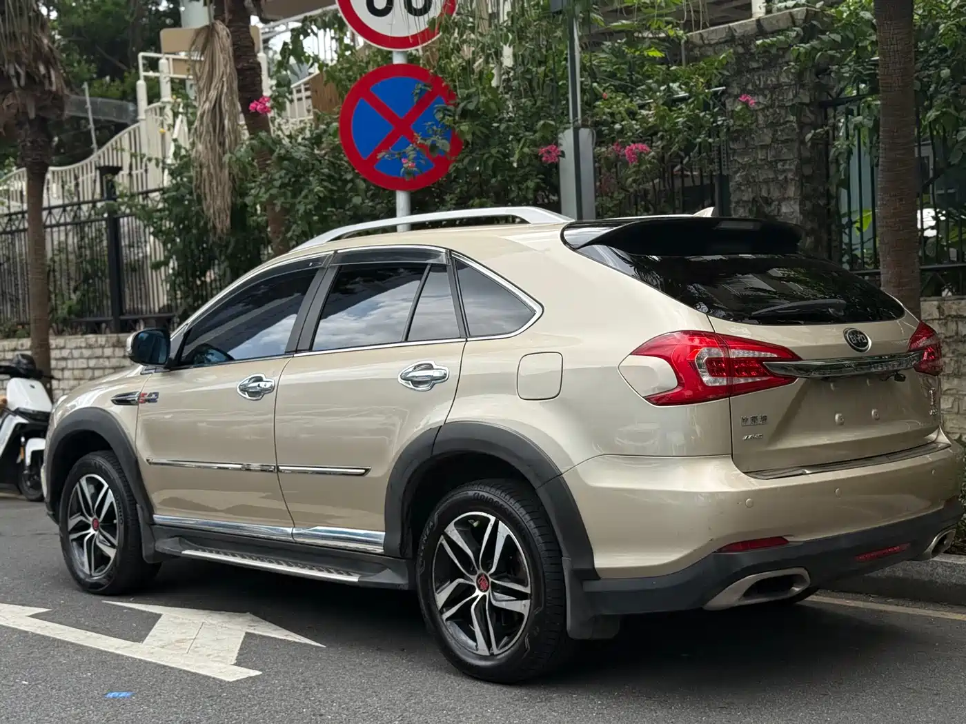 BYD Tang New Energy 2016 2015 2.0T AWD Premium