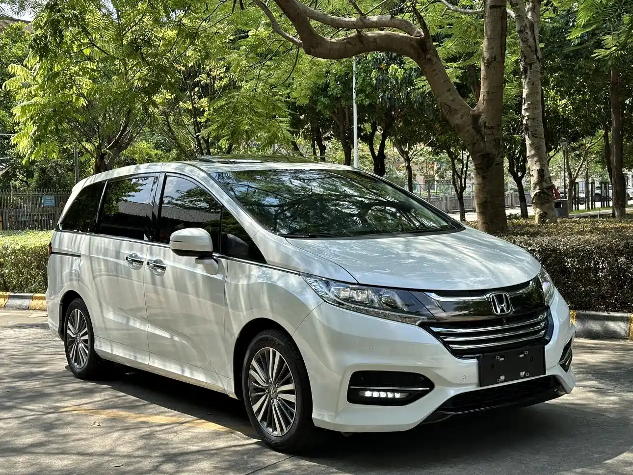 Фото 3 - Honda Odyssey