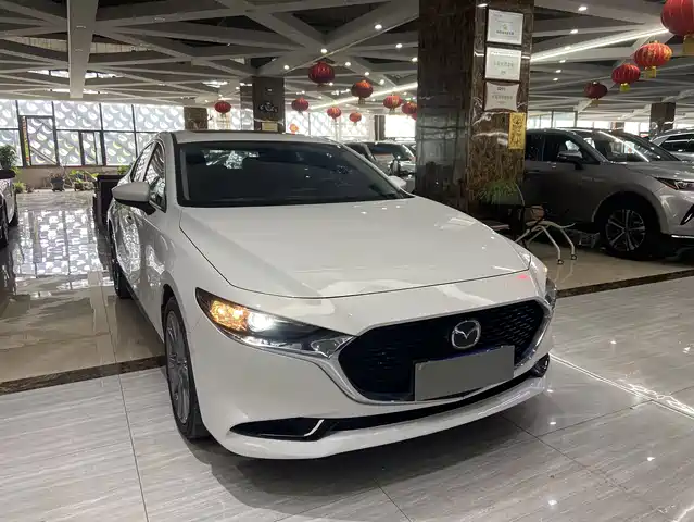 Mazda Mazda3 Axela 2.0L, Автомат, Элеганс