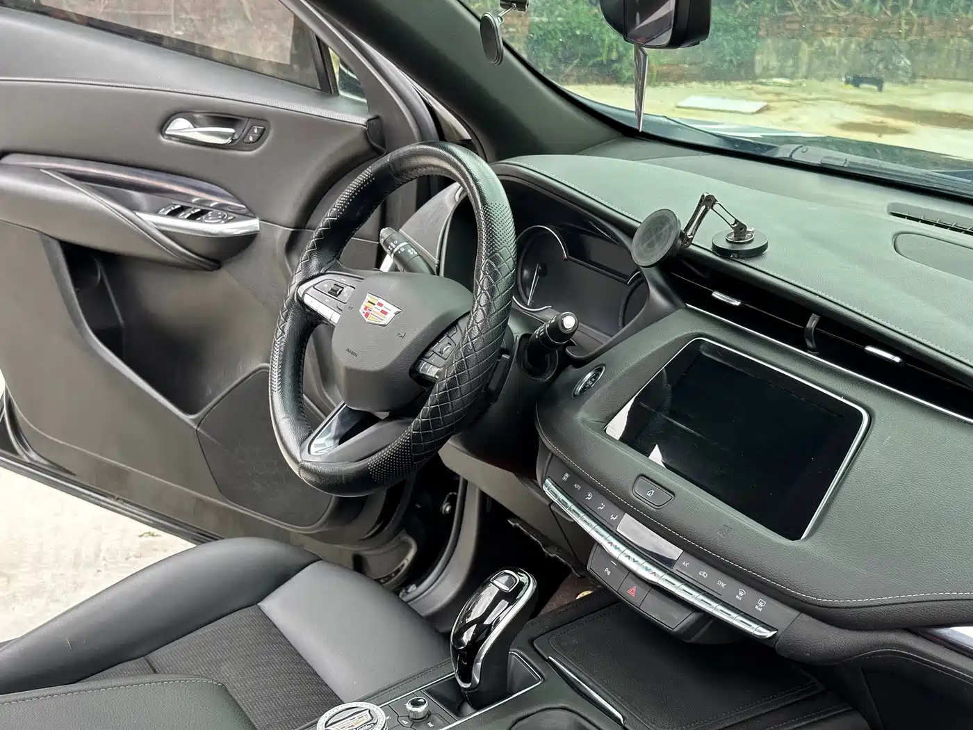 Фото 14 - Cadillac XT4