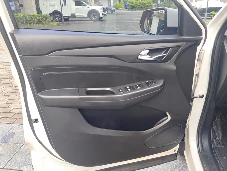 Wuling Motors Wuling Hongguang S3 2020 2019 Auto-Clutch Version 1.5L Manual Comfort China V
