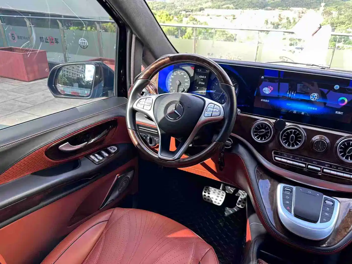 Mercedes-Benz Vito 2023 2.0T Elite 7-Seater фото 16