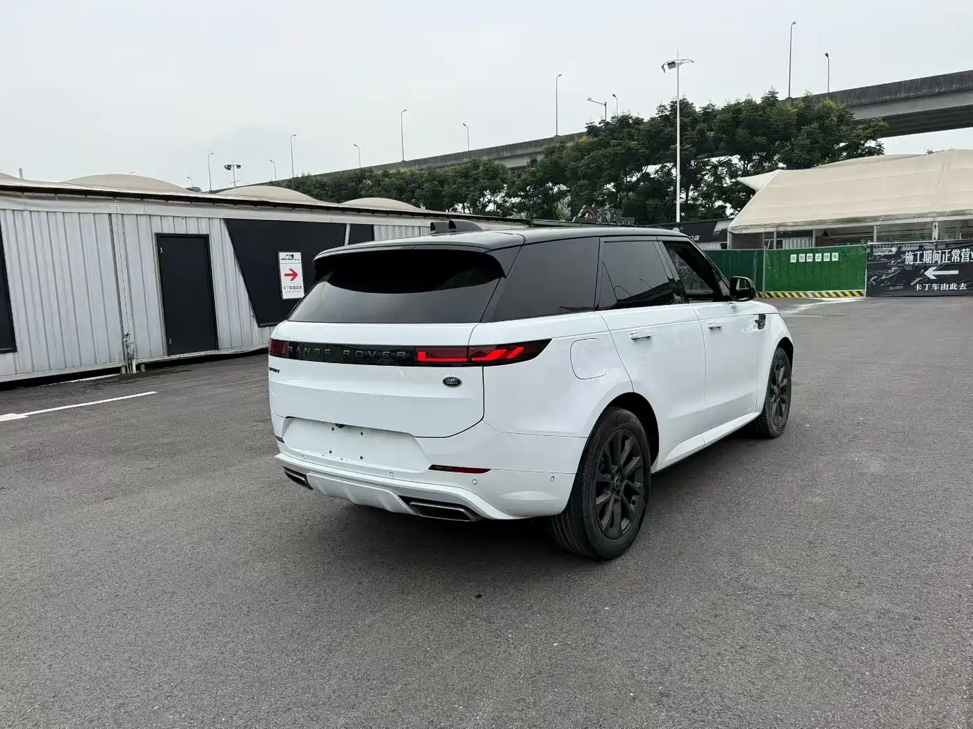 صورة 9 - Land Rover Range Rover Sport