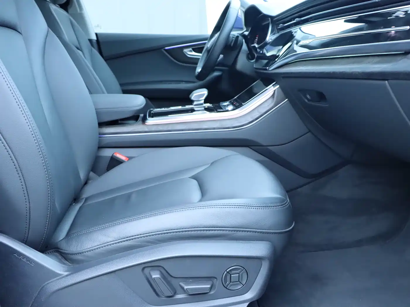 Audi Q8 2019 55 TFSI Luxury Dynamic фото 8
