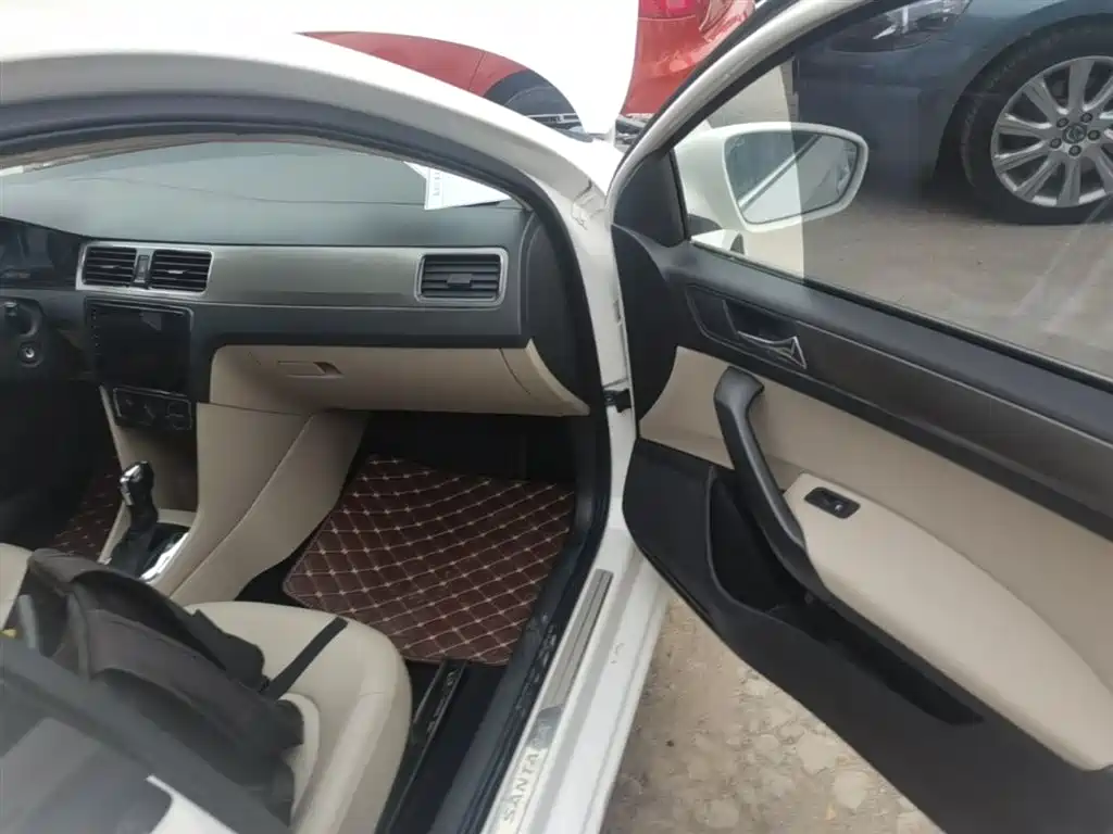 Volkswagen Santana 2015 1.6L Automatic Comfort Edition фото 11