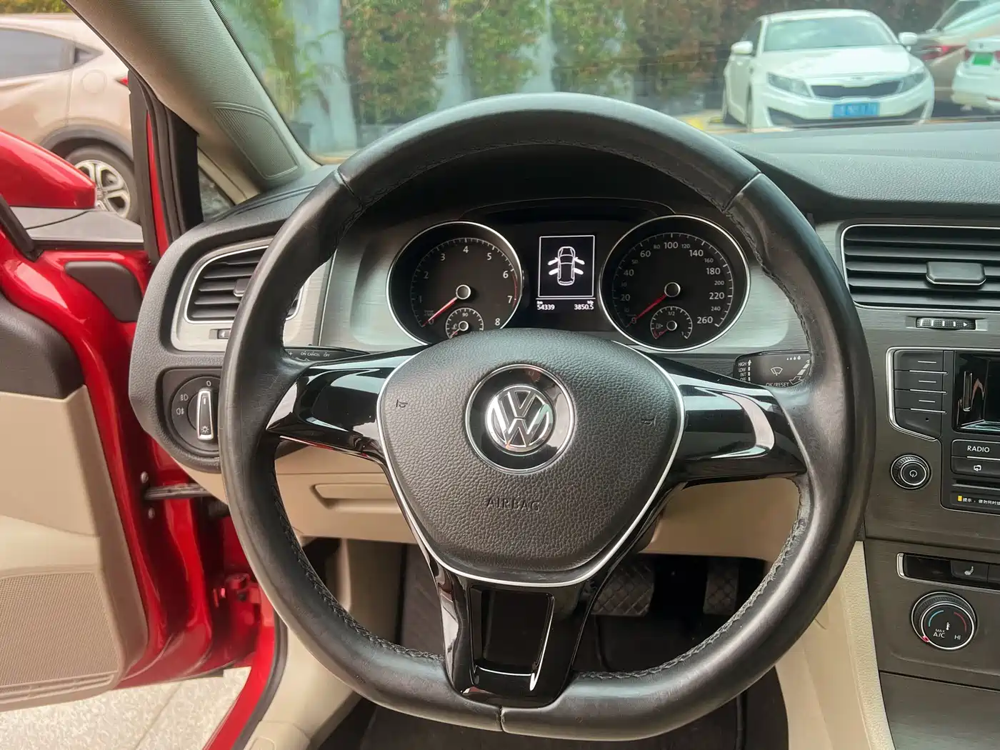 Volkswagen Golf 2015 1.6L Automatic Comfort фото 12