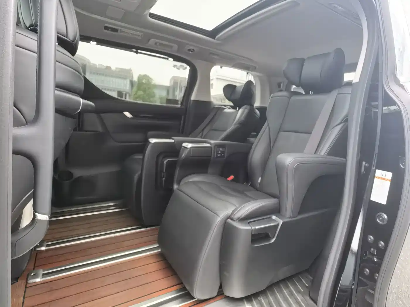 Toyota Vellfire 2022 2021 Crown Hybrid 2.5L HV Luxury Edition