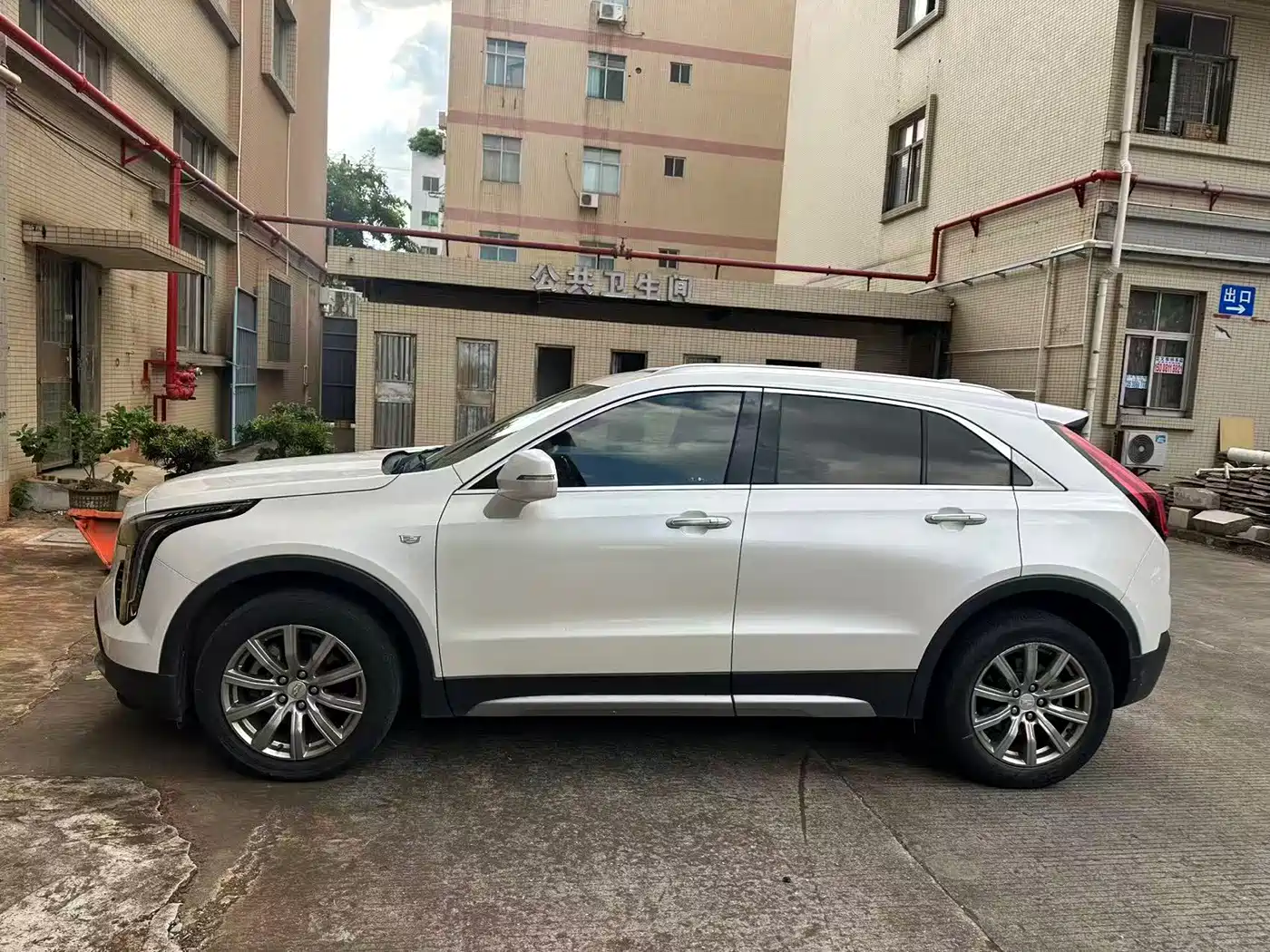 Cadillac XT4 2019 2018 28T FWD Leading Edition