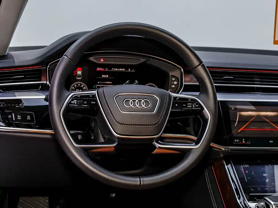 Фото 19 - Audi A8