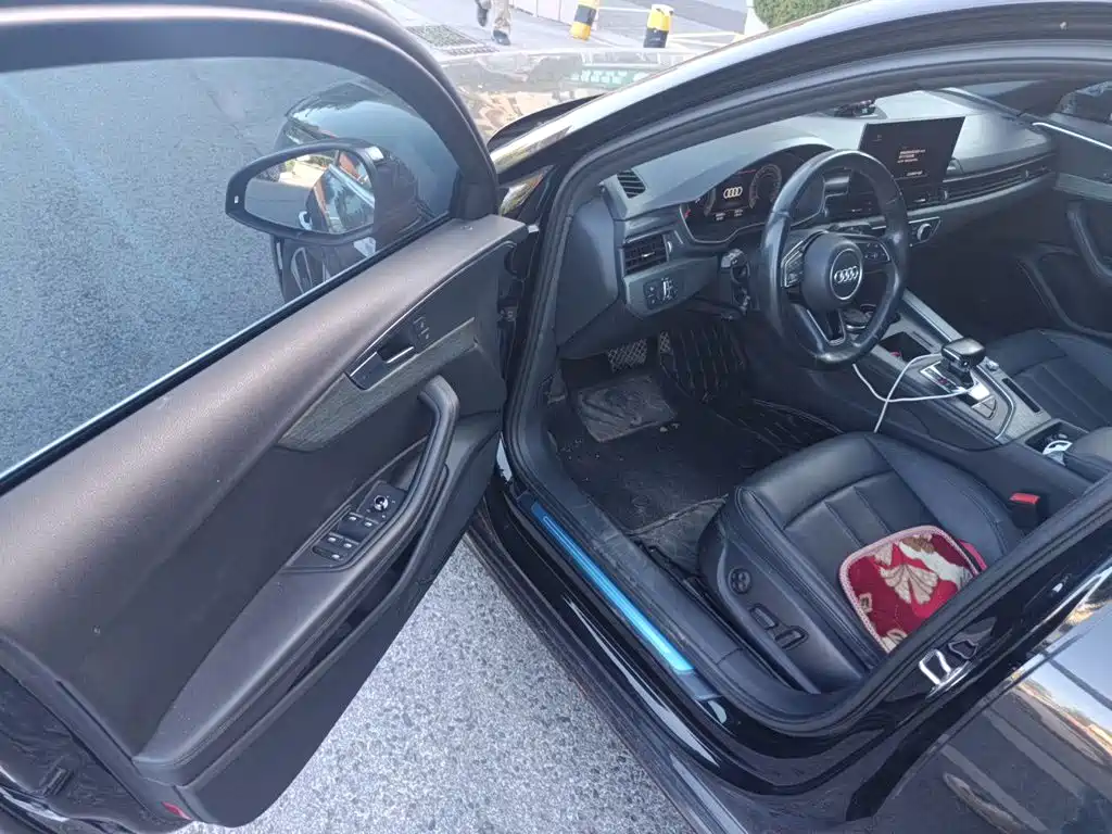 Фото 14 - Audi A4L