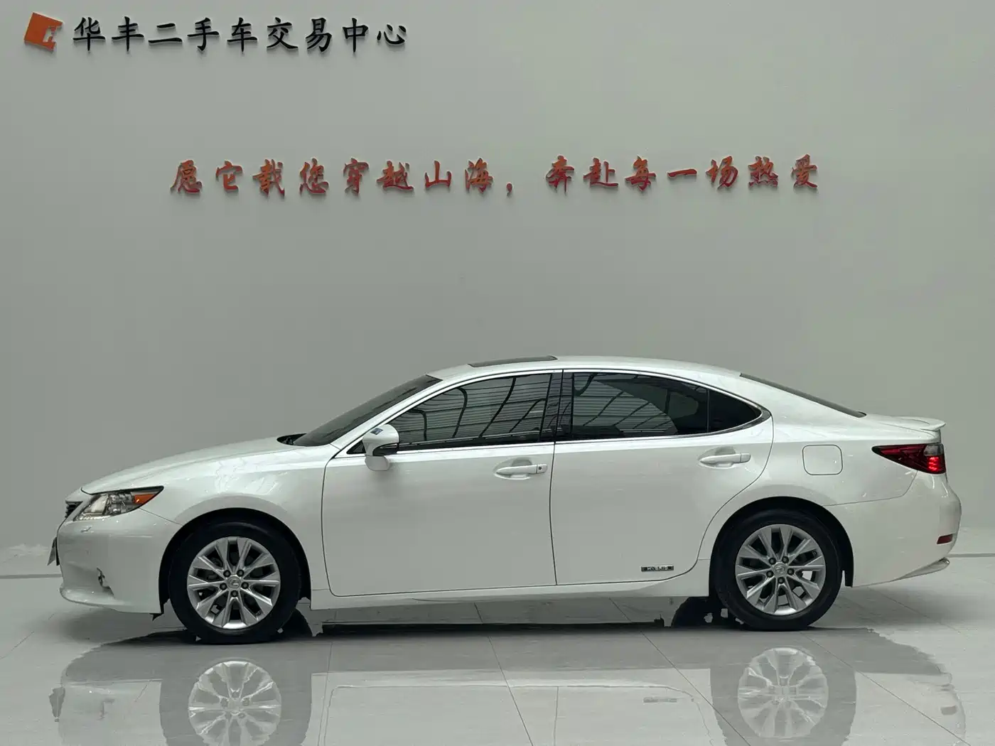 Lexus ES 2013 300h Elite Edition фото 6